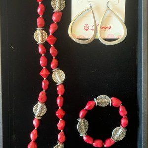 Necklace + bracelet + earrings